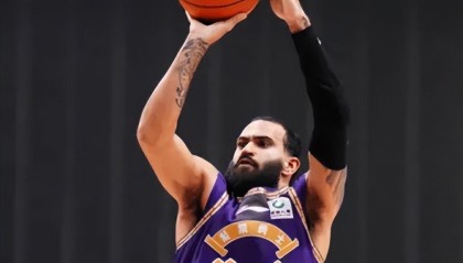 开云官方直播-输江苏？张庆鹏脸都不要了？进攻只靠2将强解，防守防不住！