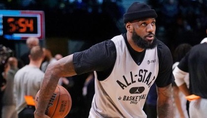 詹皇猛夸雷管话里有话？湖人截止日沉默非詹眉所愿